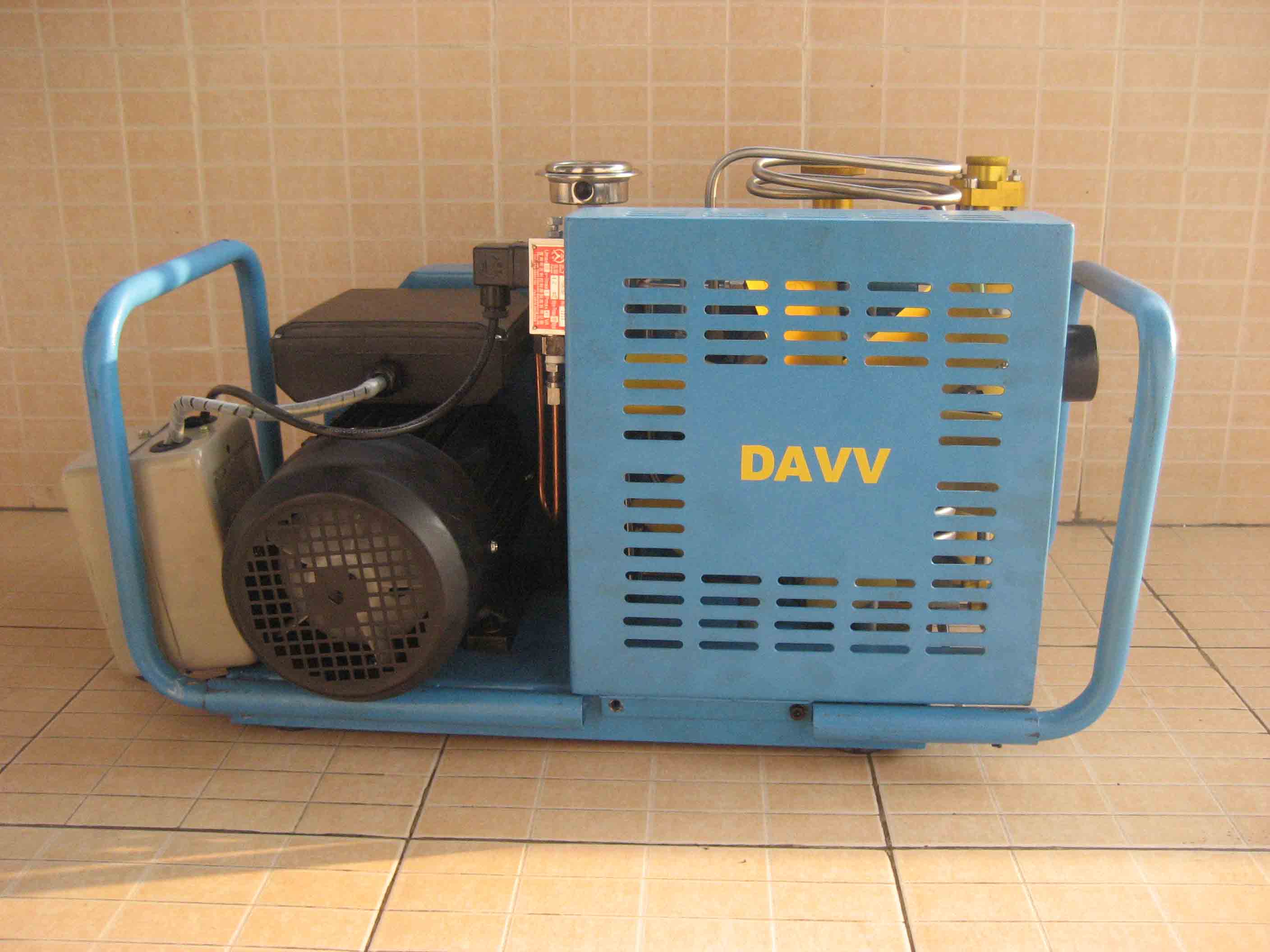 Высокого давления воздушный компрессор заполнить подводное плавание бак 