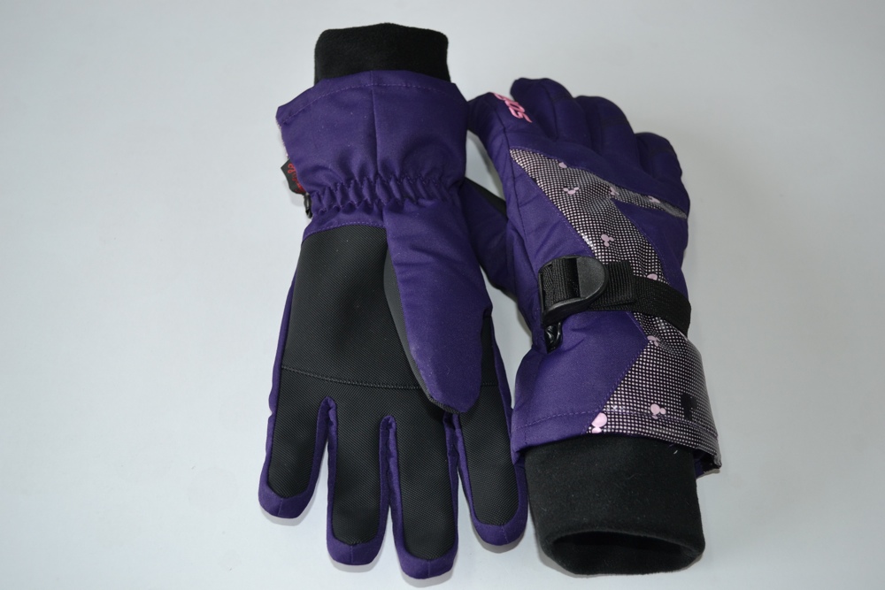 ski gloves, snowboarding gloves, winter gloves, screen touching gloves