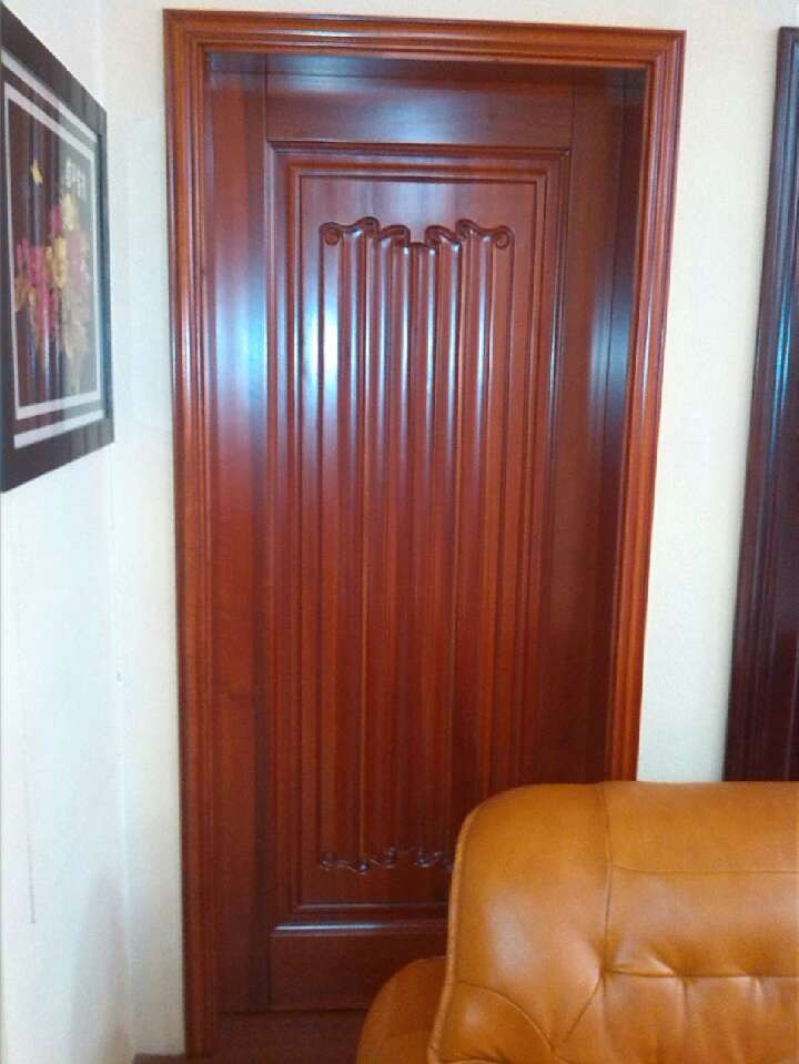 Solid wood door with pattern sapele material also can be made  in professional 