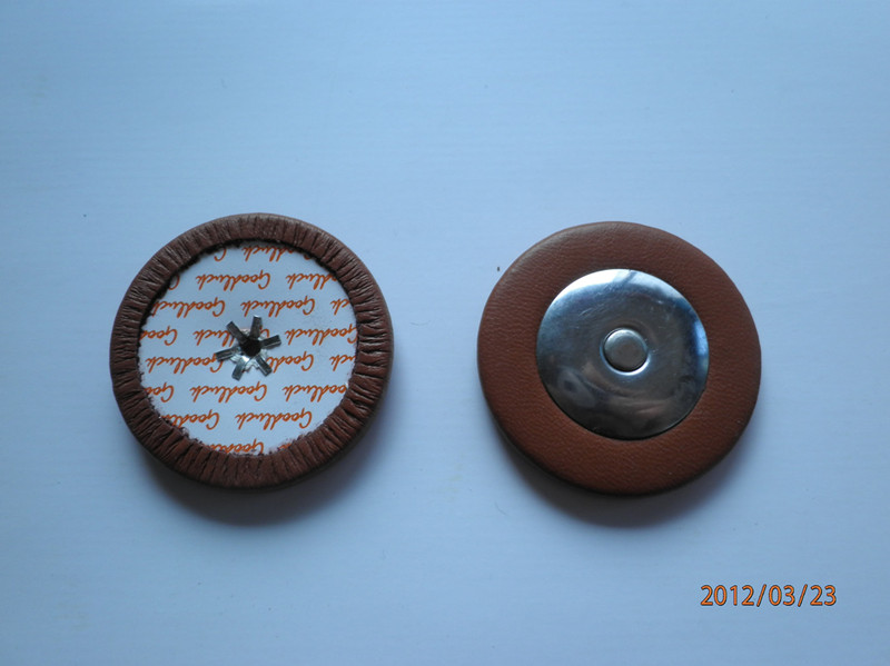 Saxophone Pads By Domed Metal Resonator