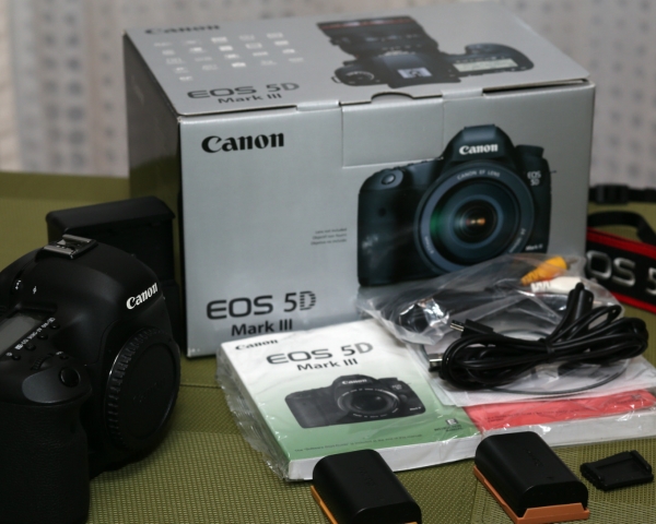 Canon EOS 5D Mark III 22,3 Мп цифровая зеркальная камера