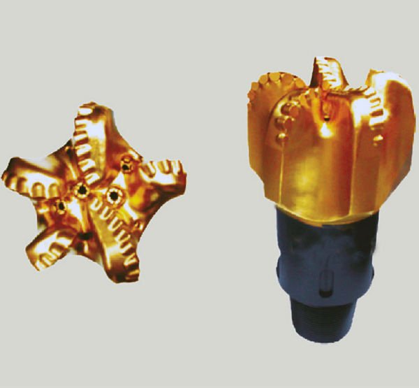 Diamond PDC drill bit for well drilling