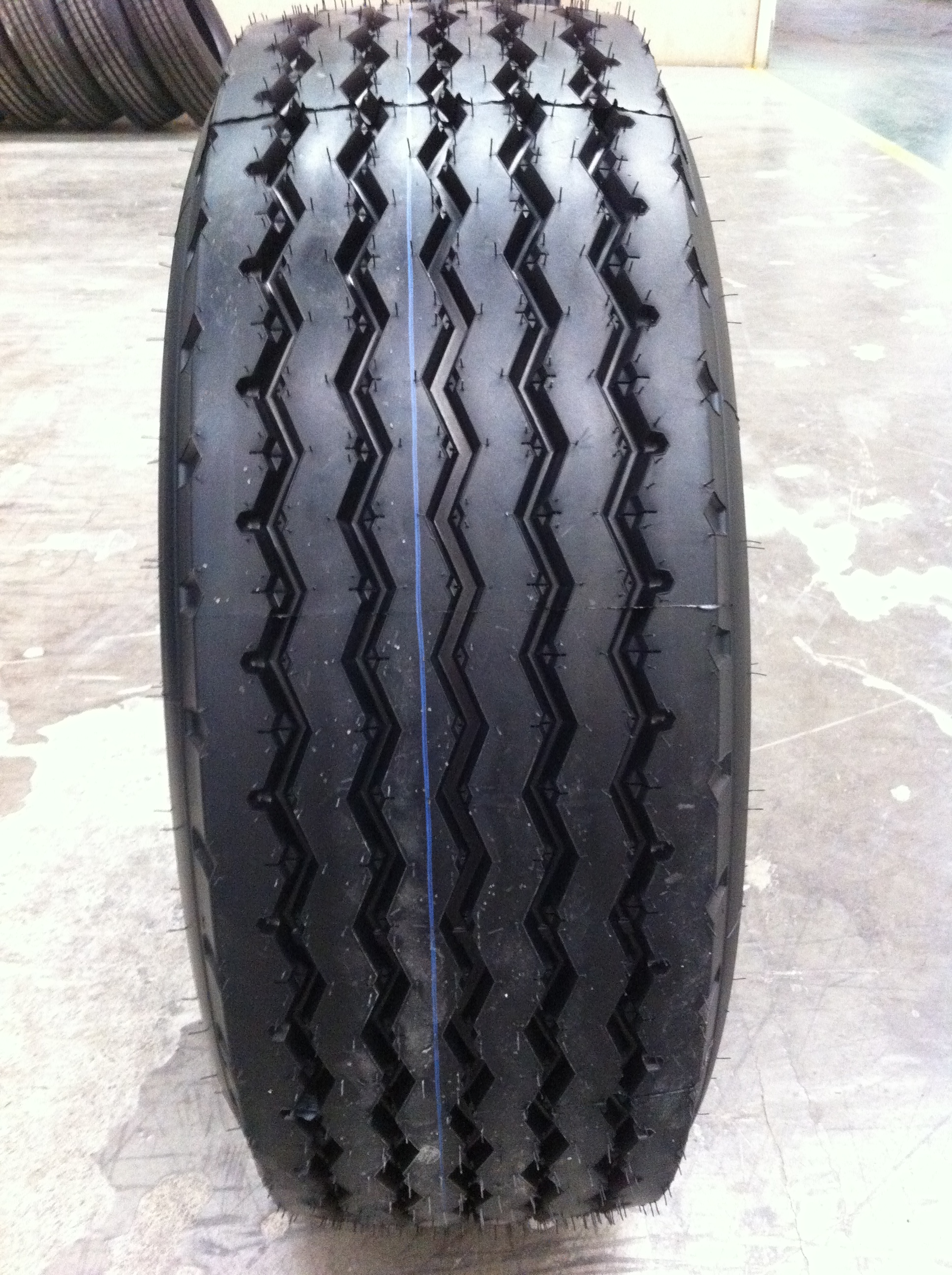 MAXIM brand truck tyre 385/65R2.5 