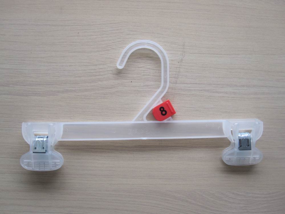 plastic hanger for garment, the material is polypropylene, it is high quality and Environmental protection