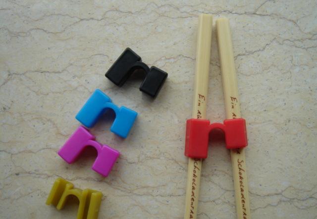 各种颜色塑料筷子夹