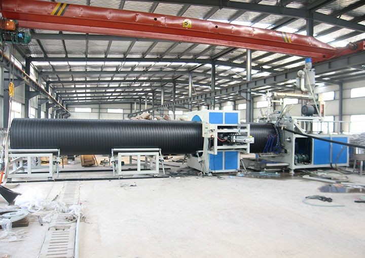 Экструзионная линия для производства пустотелых вьющихся труб большого диаметра из ПНД