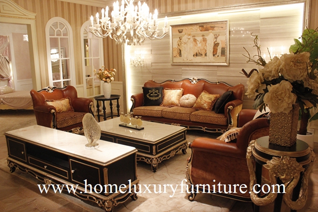 Комната кожаной коричневой мебели живущей комнаты софы софы самомоднейшей живущая устанавливает самомоднейшую классицистическую софу