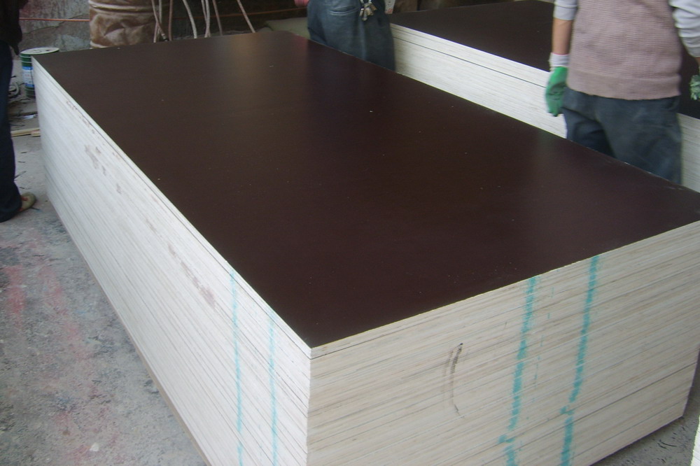 Laminated plywood of high quality from the manufacturer in China (Plywood WBP)
