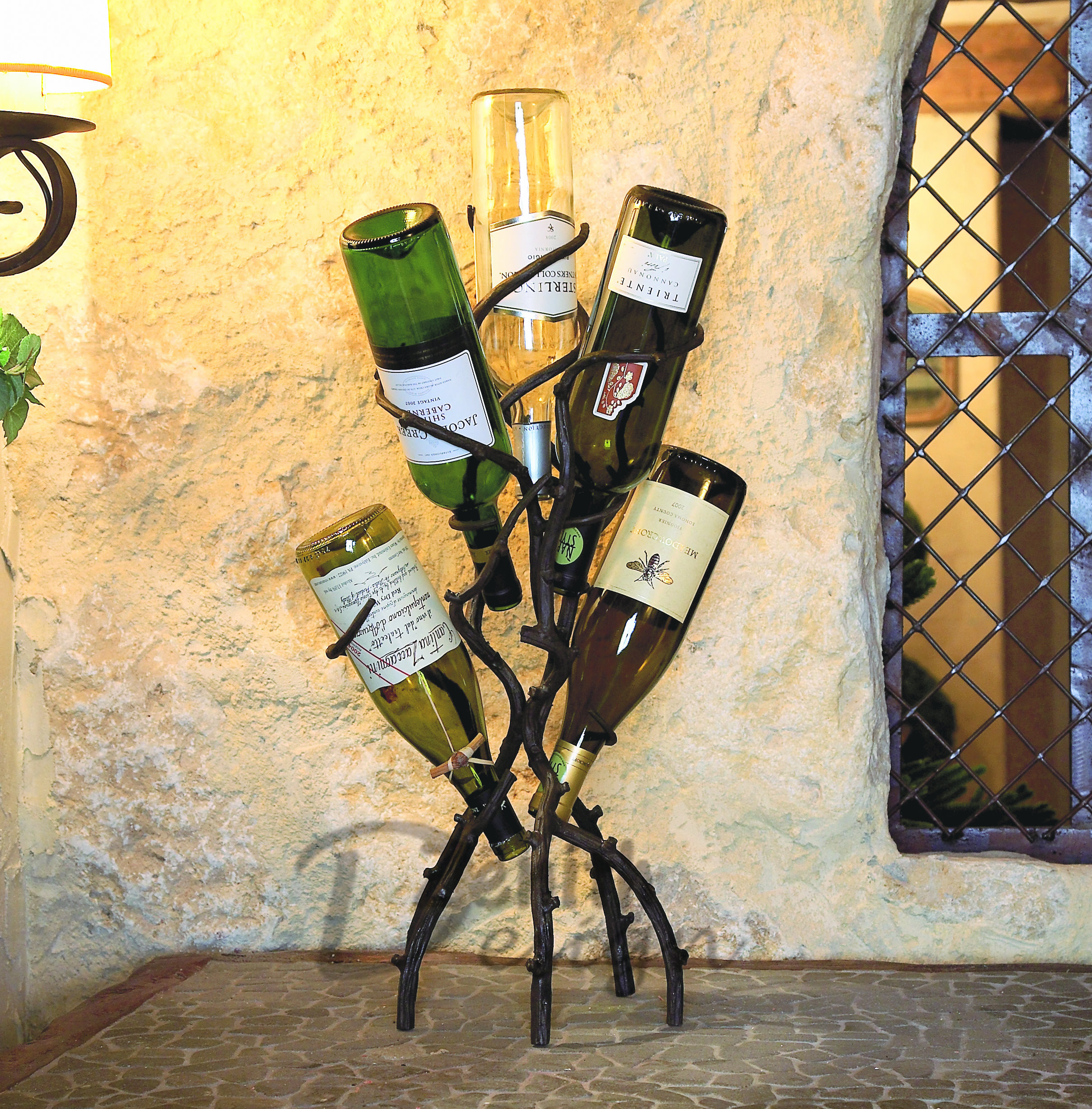 Мода Железный держатель вина, 5 бутылок вина, стоящего с конструкцией дерева для празднования времени
