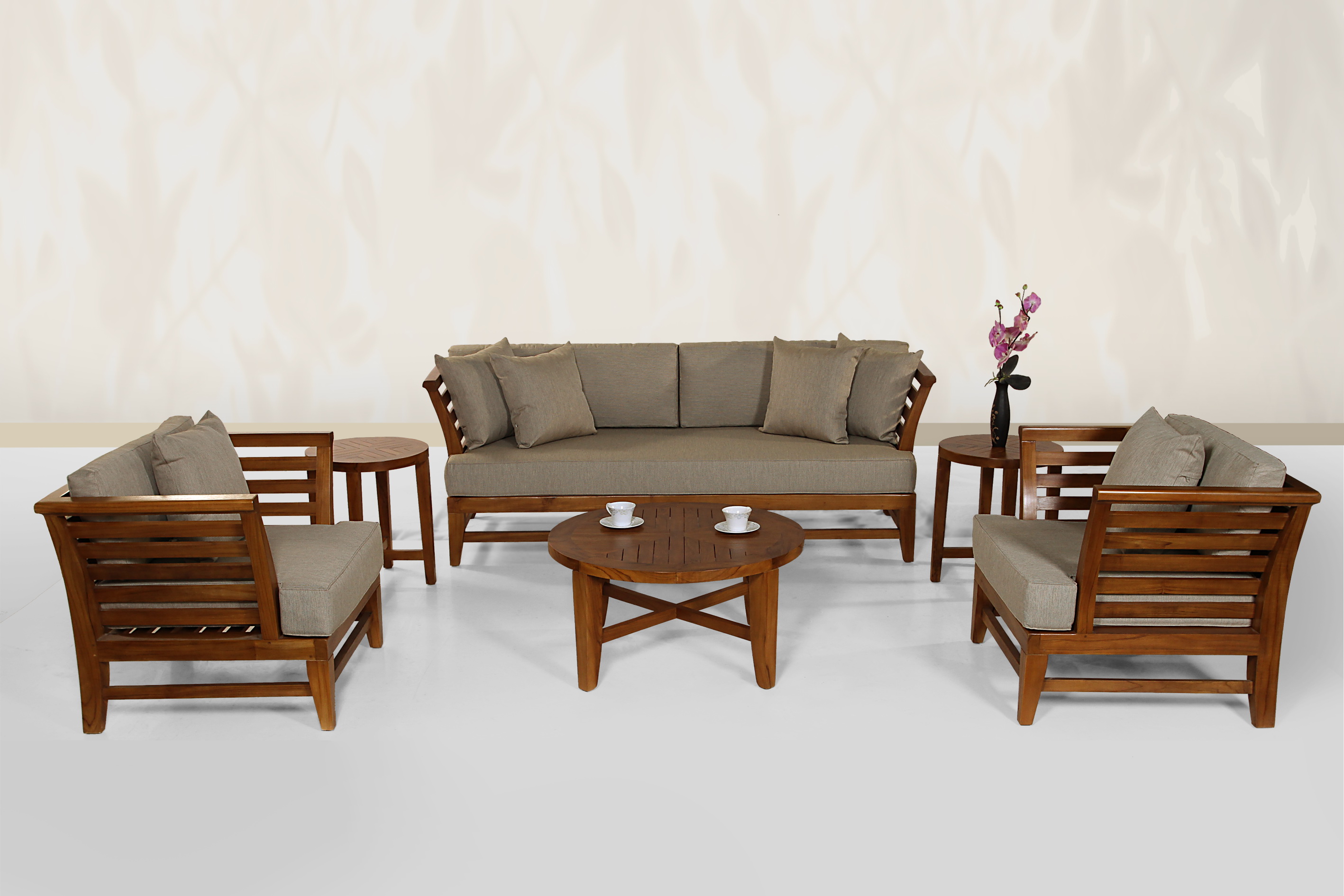Indoor Teak Furniture In Contemporary Interior Design