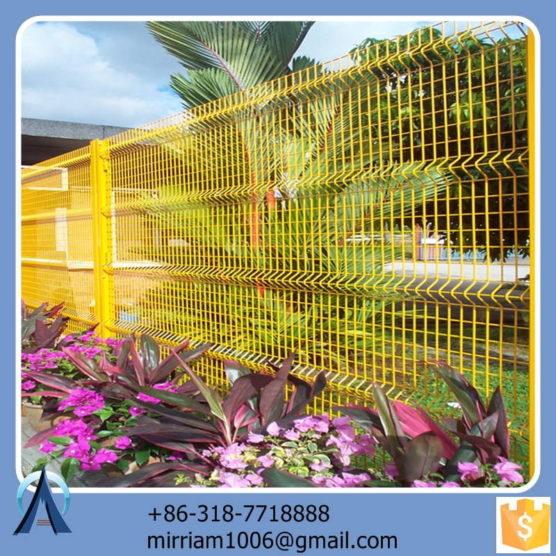 Anping Baochuan Wholesale Fashionable Long Working Life Triangular Mordern V Fold Fence