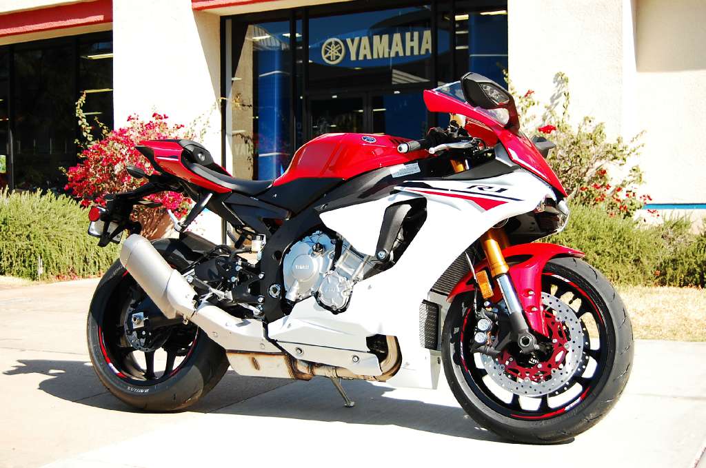 2015 Yamaha YZF-R1 motorcycle sportbike