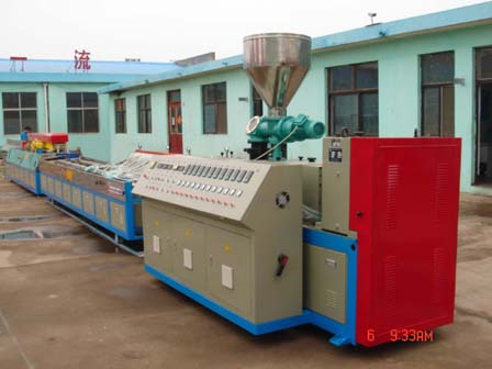 Extrusion line for wood-plastic compound profile