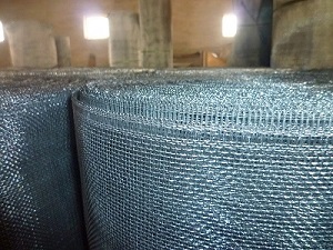 16×14 PVC Black color aluminium wire mesh