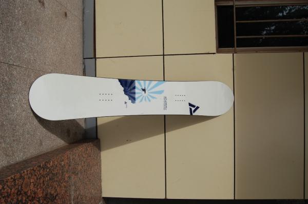 所罗门品牌滑雪板