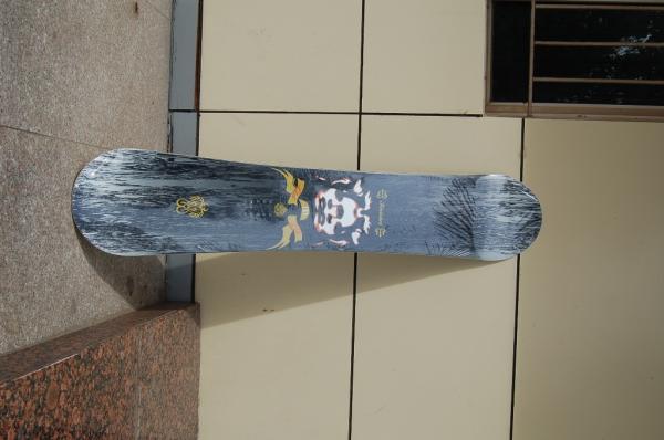 所罗门品牌滑雪板