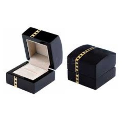 Elegant And Graceful Wedding Ring Hat Gift Box