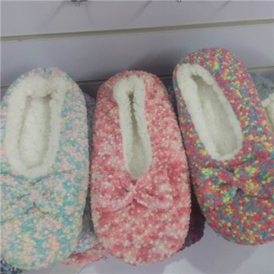 Fashion Soft Women Slippers with Classical Design