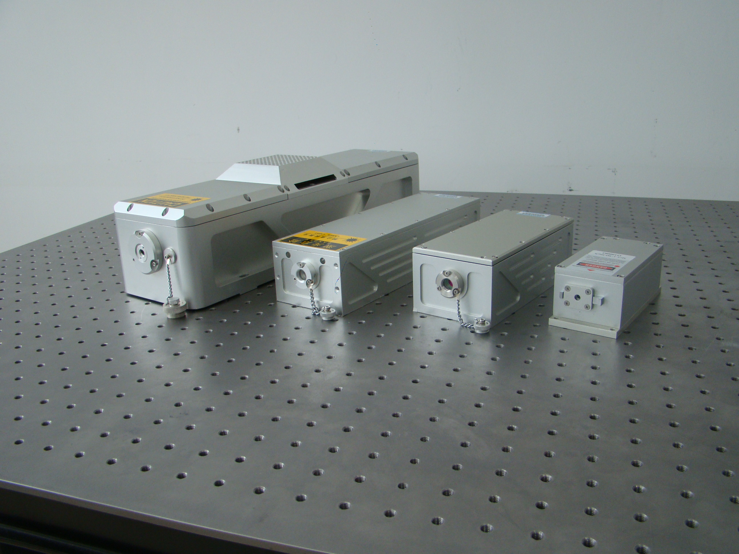 CNI  lamp pumped/diode pumped high energy laser
