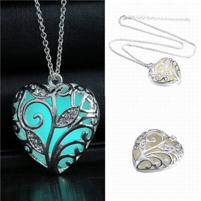Hot Sale Luxury Fashion New Design Glow In The Dark Heart Necklace, Heart Locket Pendant Necklace
