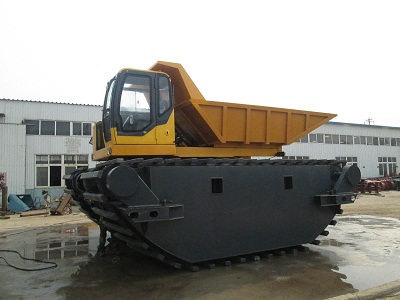 amphibious log forwarder with rubber track suitable for rough terrain mud road
