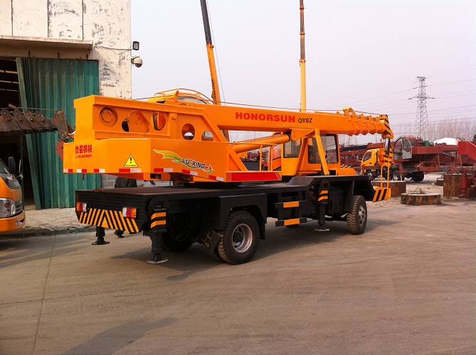 off road mini truck crane with 4-12 ton lifting capacity with good price