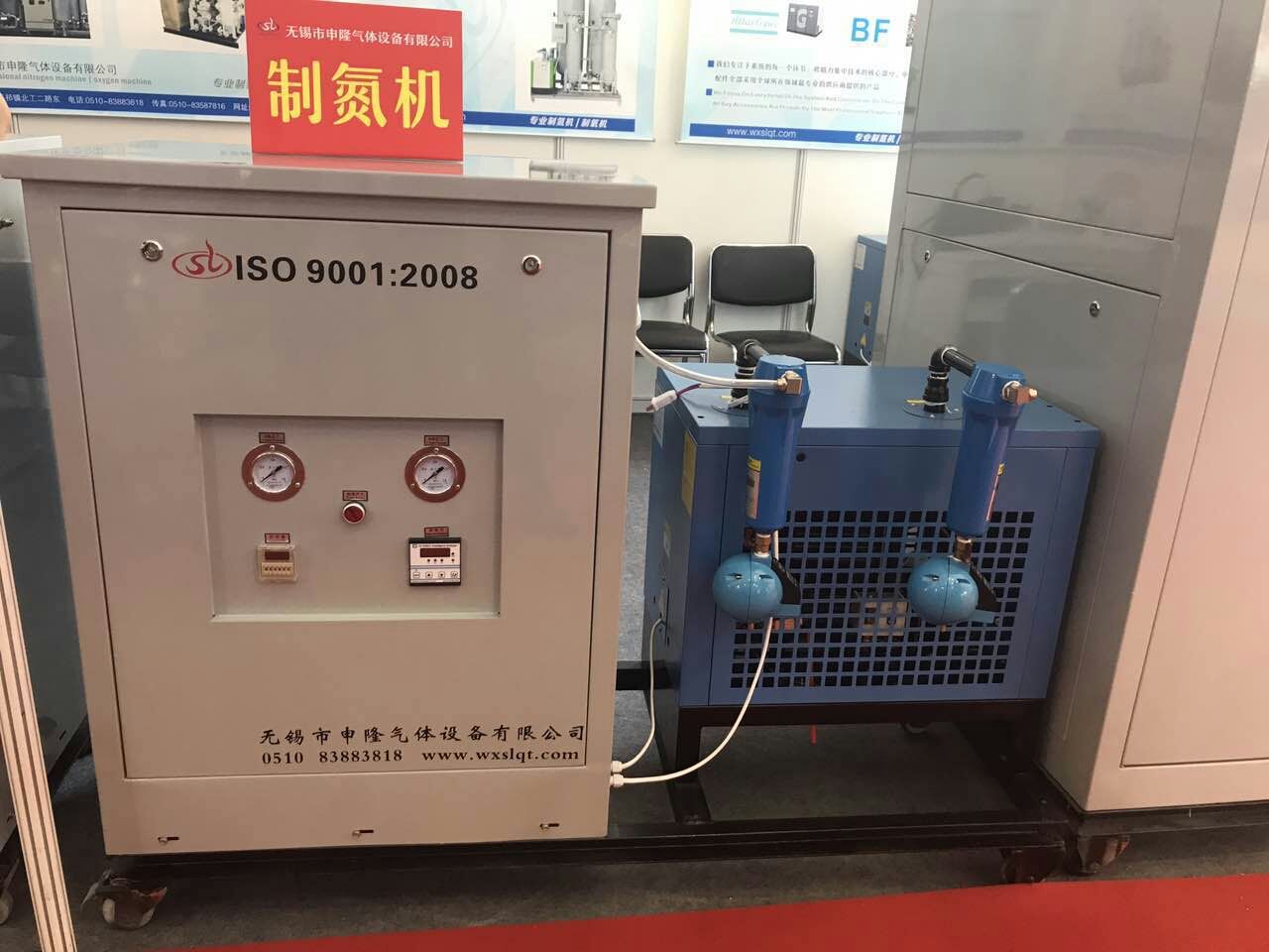 Carbon deoxidization purification device of chemical nitrogen making machine 