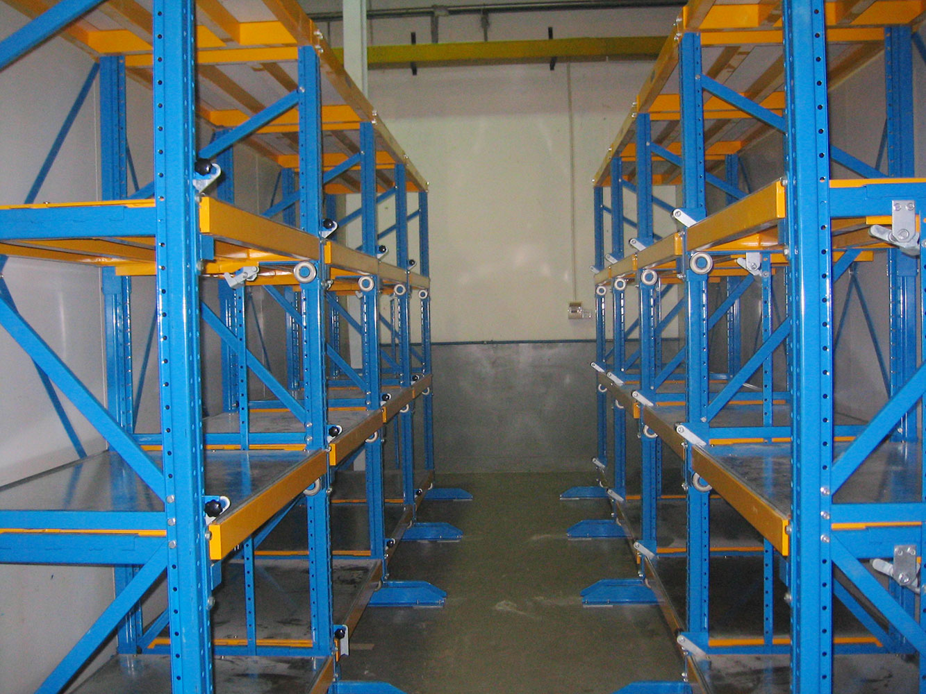 Heavy duty draw-out mould racking
