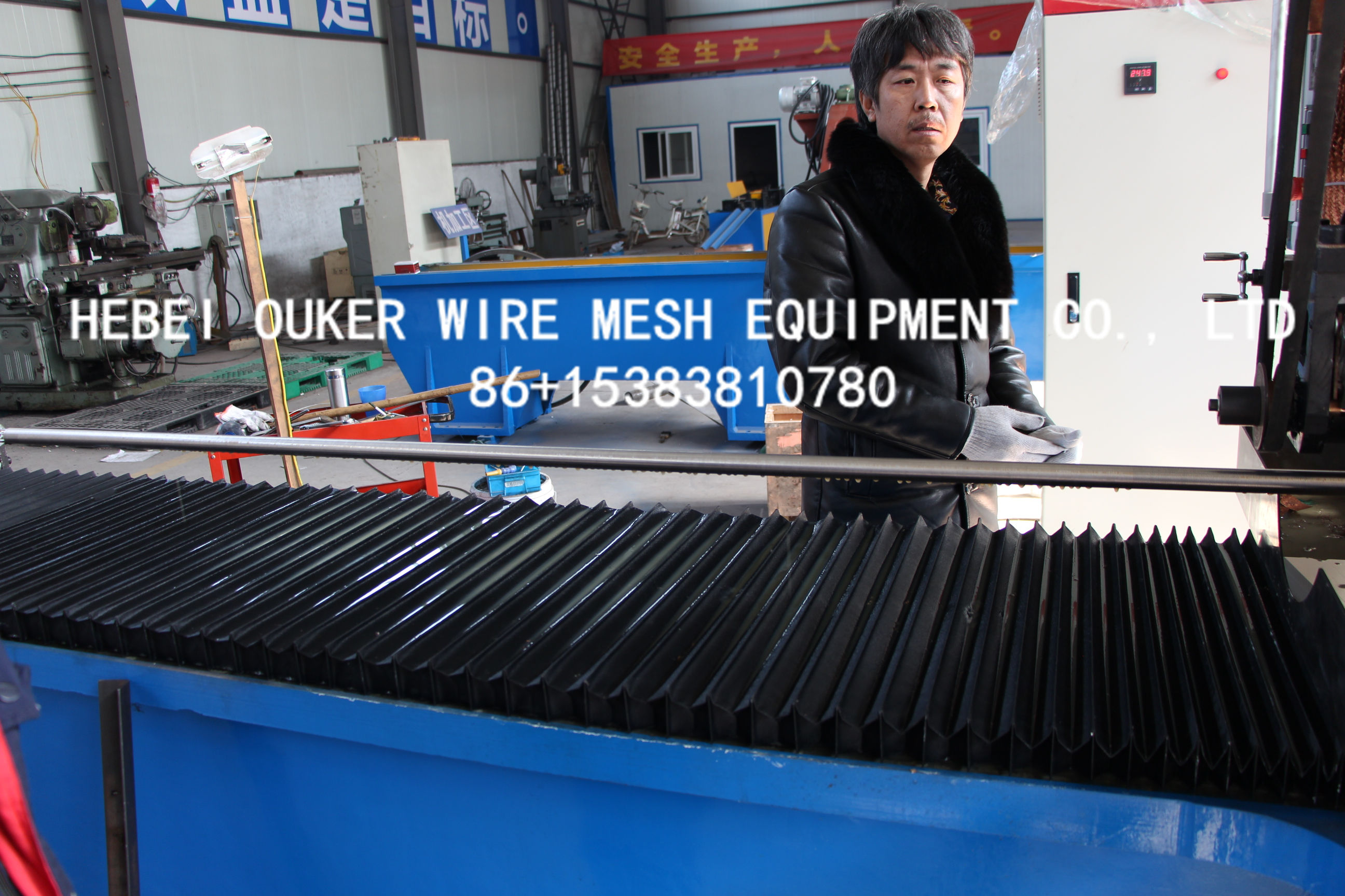 Direct wire wrap on pipe screen welding machine