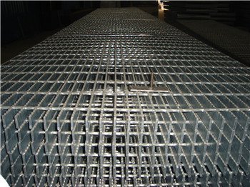 Serrated anti-slip forge welded steel grating panels