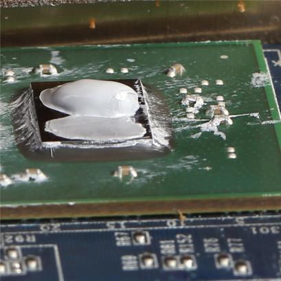 High thermal conductivity thermal paste for PCB heat dissipation