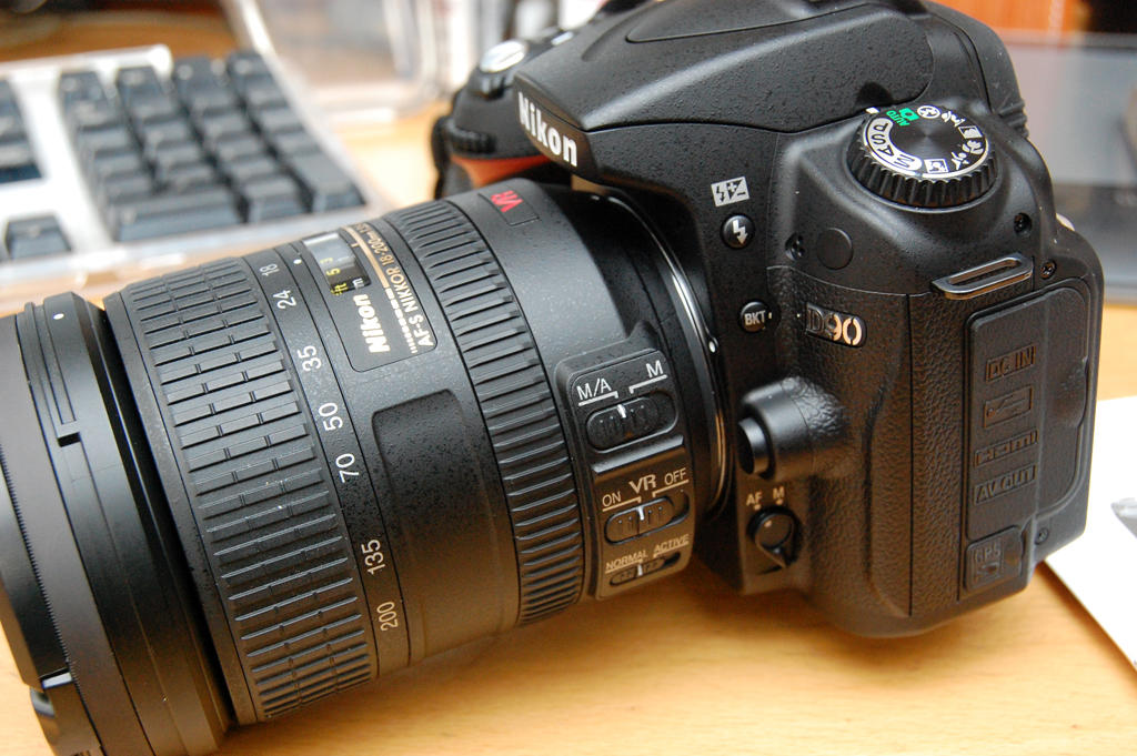 Nikon D90 Digital SLR Camera with 18-105mm VR Lens Kit....1 unit.....$ 300 USD 