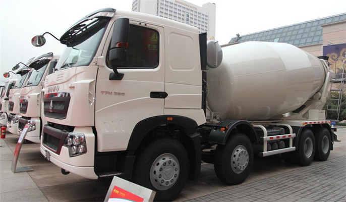 Low Price HOWO T7H 8X4 Mixer Truck manufacturer
