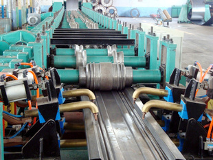 China Bottom plate of stereo garage roll forming machine supplier/production line