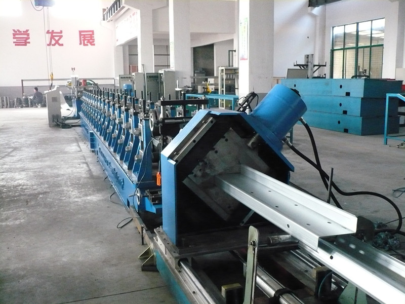 China CZ purlin roll forming machine supplier/production line