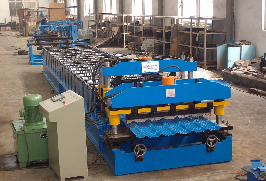 China Roof tile roll forming machine supplier/production line