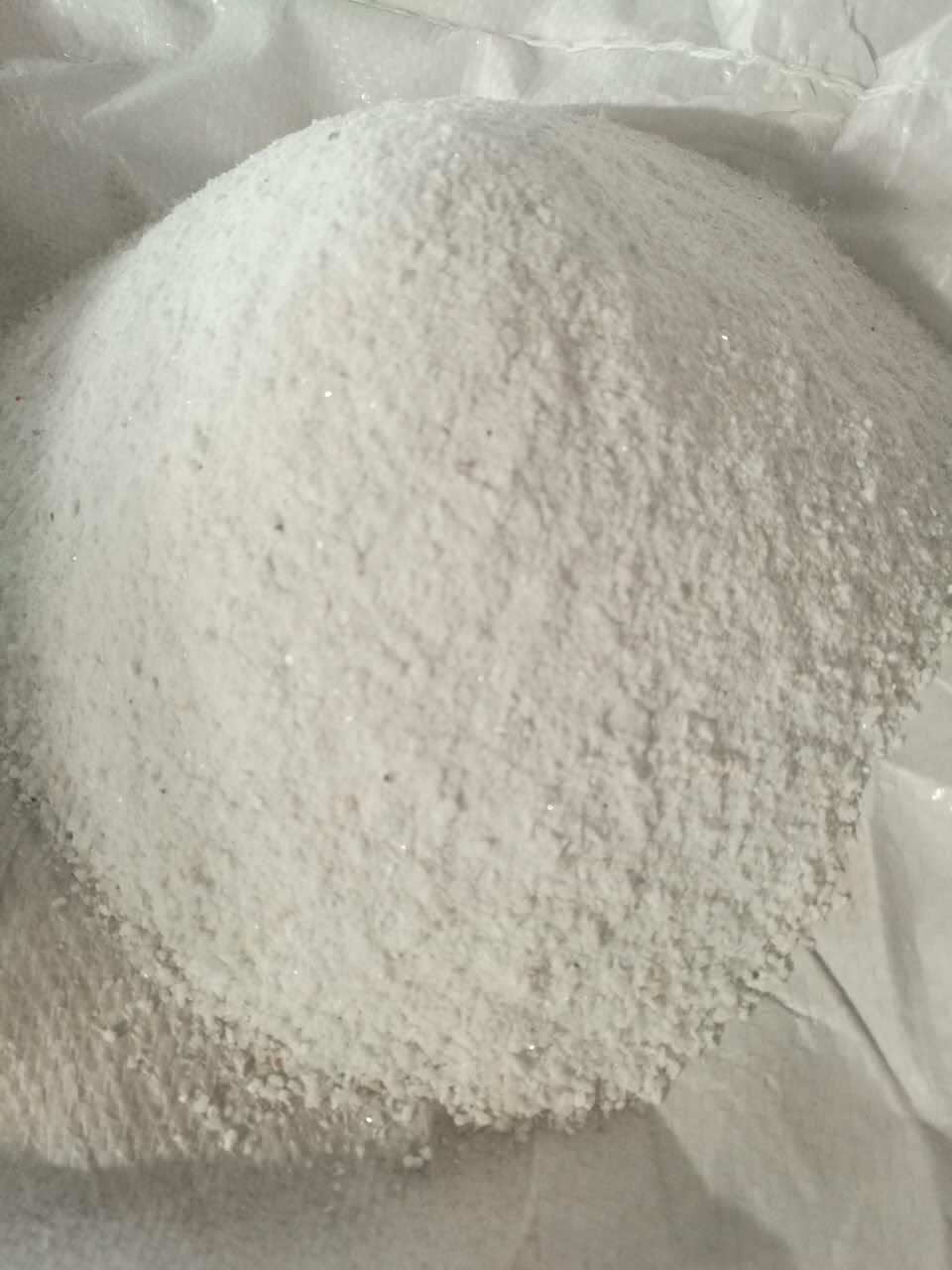 corundum based fused cast refractory concretes for glass industry