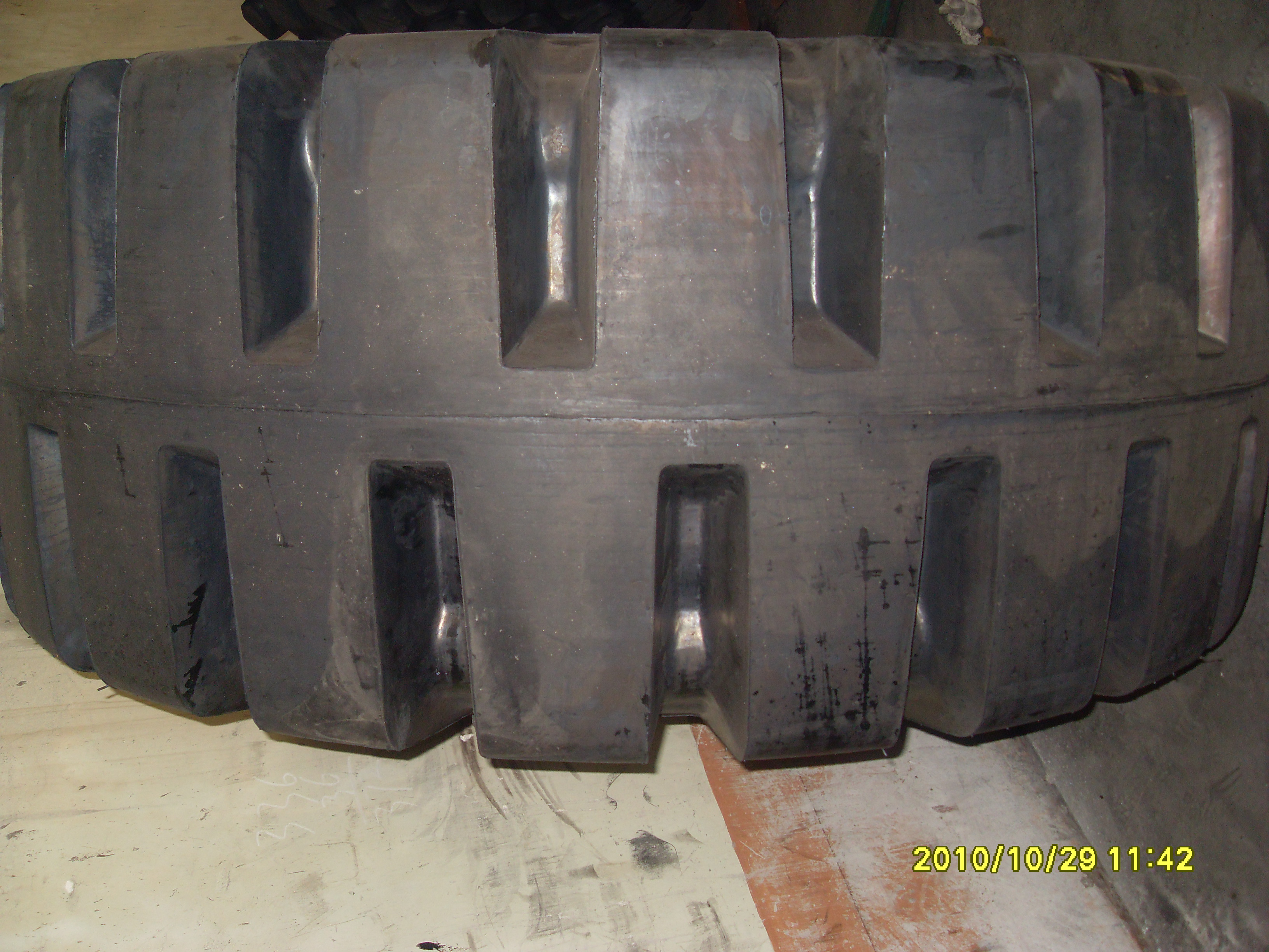 BeLAz truck tyre 33.00-51 21.00-35 