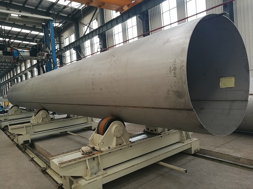 Stainless steel welded pipes for fluid transport