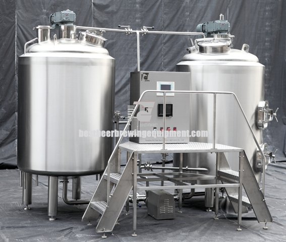 Brewhouse equipment with two vessels type