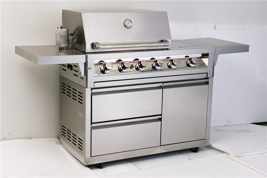 Outdoor 4-Burner High Quality Freestanding Gas Grill with cast iron main burners