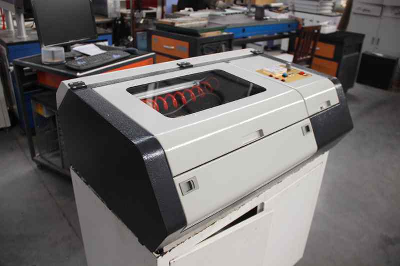 Desktop laser engraving machine
