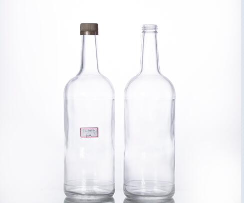 1L round glass whisky bottle with screw cap