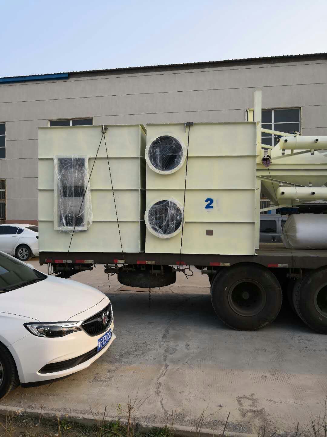 Cartridge type dust collector for coating industry