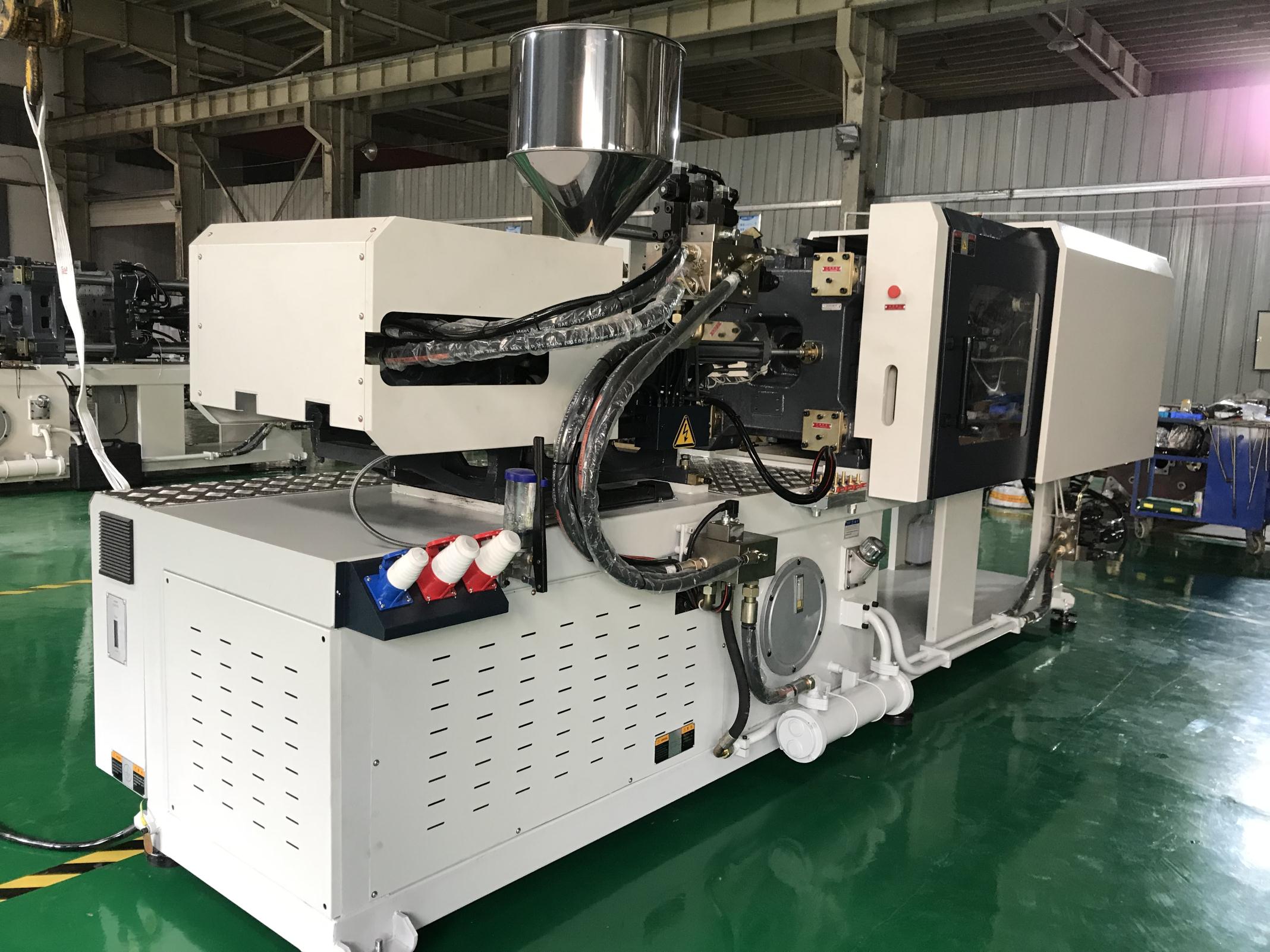 HC270 270Ton 2700KN Clamping Force General Purpose Plastic Injection Molding Machine