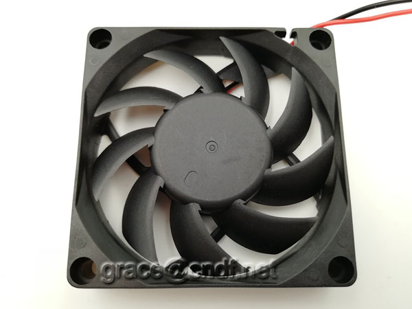 CNDF chinese supplier have factory passed CE with 2 years warranty provide size 70x70x15mm cooling fan