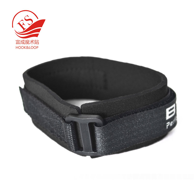 Printed logo water-recessiant neoprene chip band