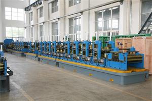 Máquina para fabricação de tubulações industriais de aço inox
