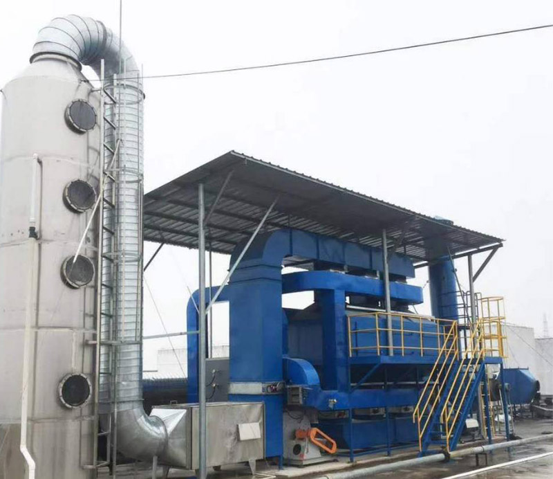 Water spray purification tower