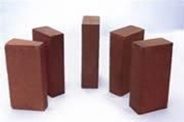 High alumina insulation bricks are also known as high alumina heat insulating bricks. It is a new type of lightweight insulating material which contains approximately 48% alumina.  High alumina bricks